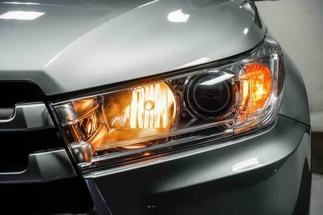 Thumbnail: 2019 Toyota Highlander - 7