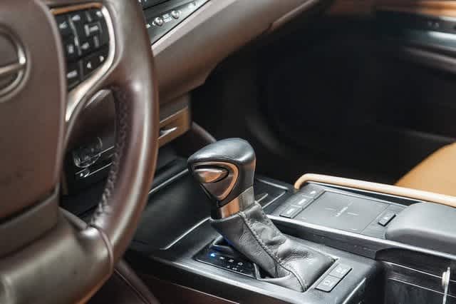 Thumbnail: 2021 Lexus ES - 24