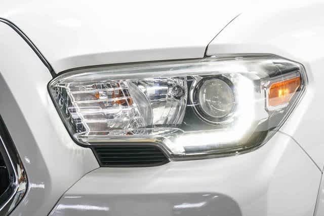 Thumbnail: 2018 Toyota Tacoma - 8