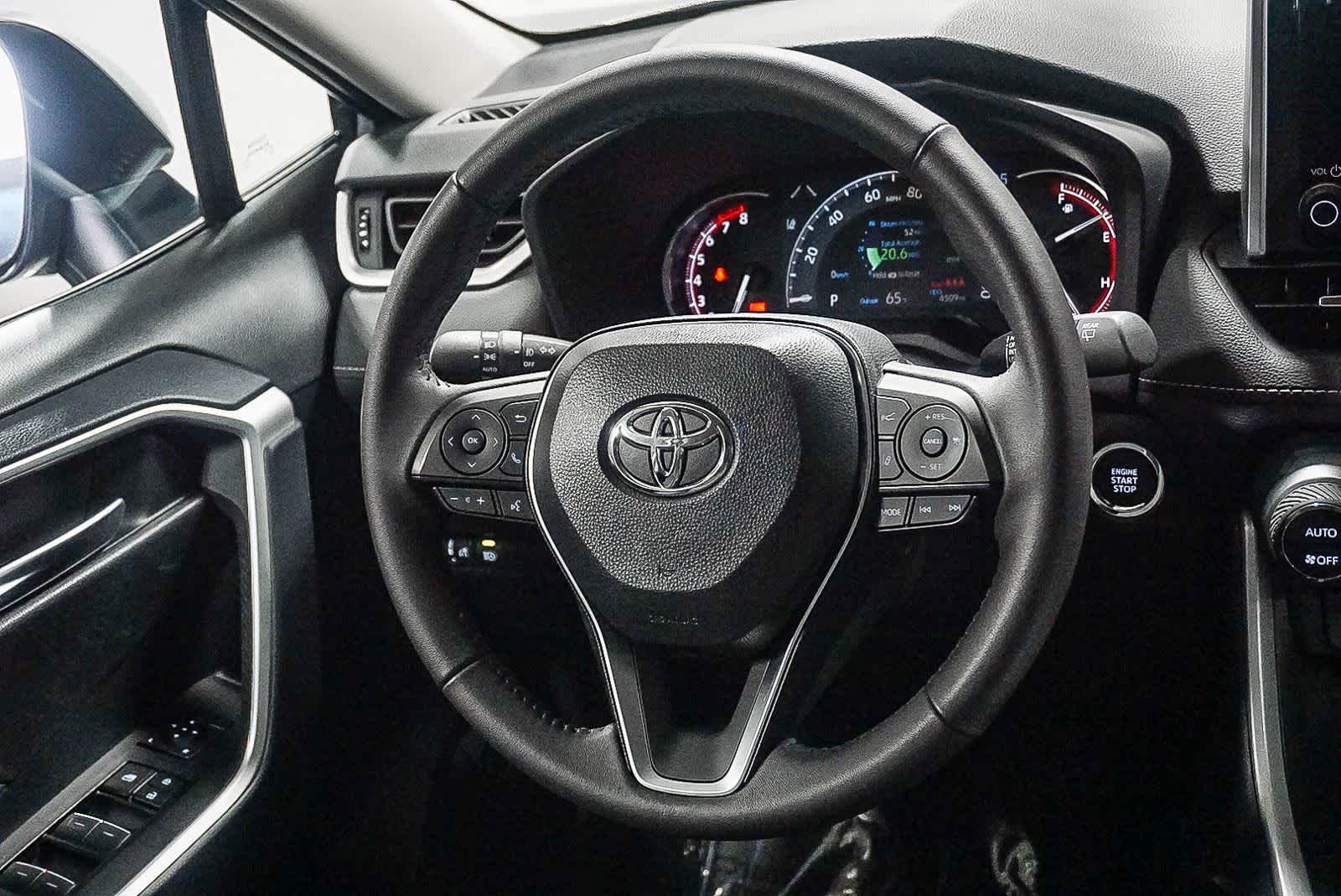 Thumbnail: 2025 Toyota RAV4 - 17
