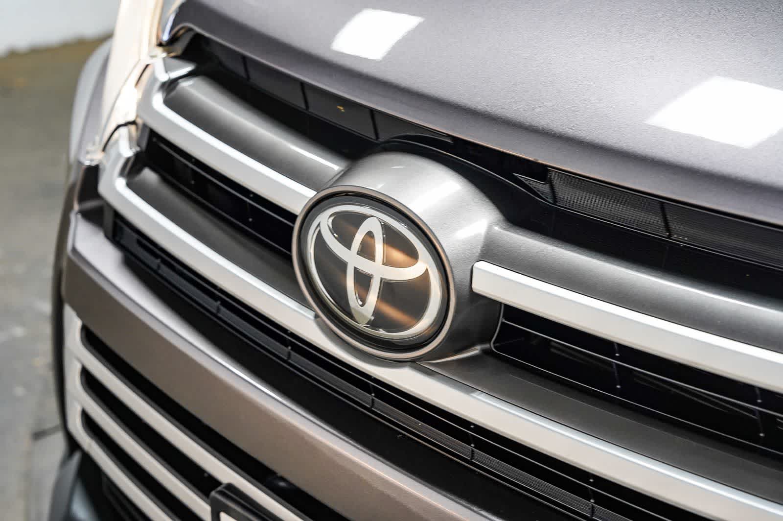 Thumbnail: 2019 Toyota Highlander - 8