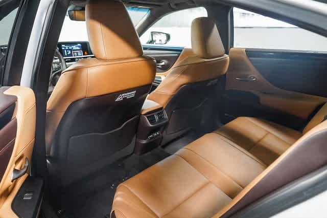 Thumbnail: 2021 Lexus ES - 19