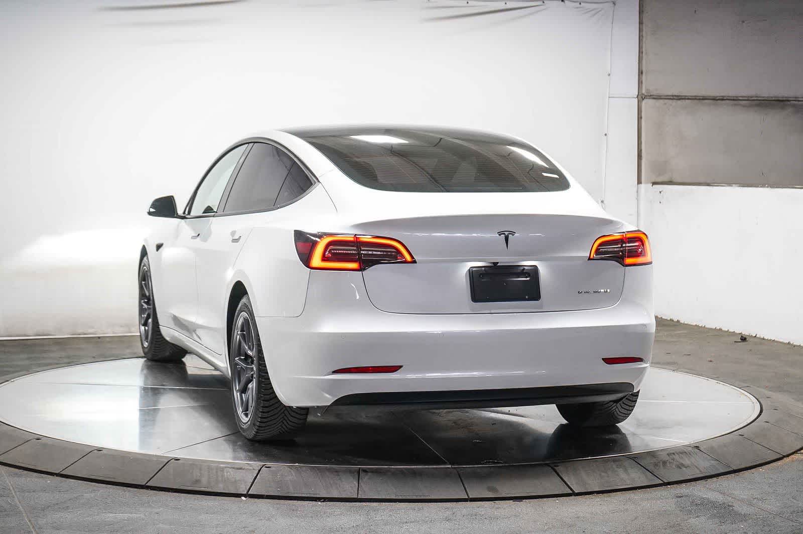 Thumbnail: 2021 Tesla Model 3 - 4