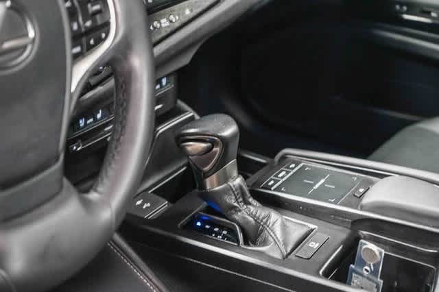Thumbnail: 2022 Lexus ES - 24