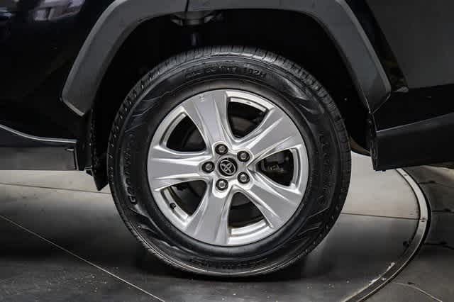 2021 Toyota RAV4 XLE 11