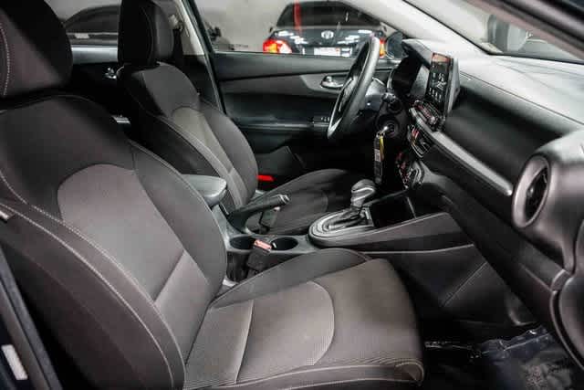Thumbnail: 2021 Kia Forte - 15