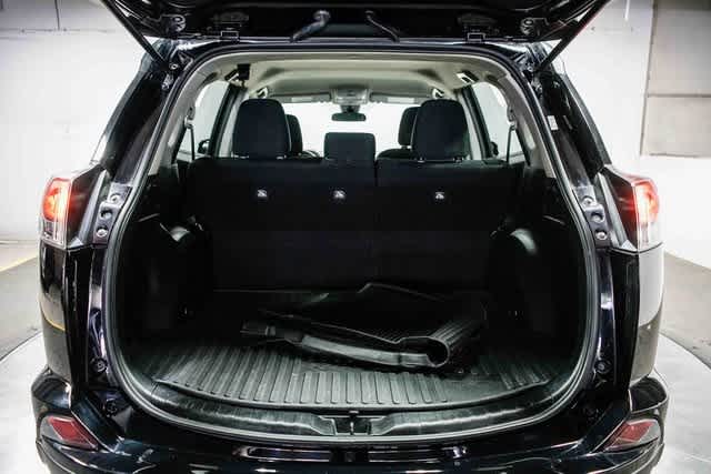Thumbnail: 2018 Toyota RAV4 - 27