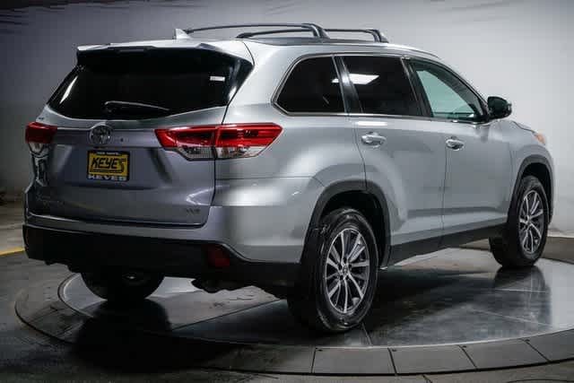 Thumbnail: 2019 Toyota Highlander - 6