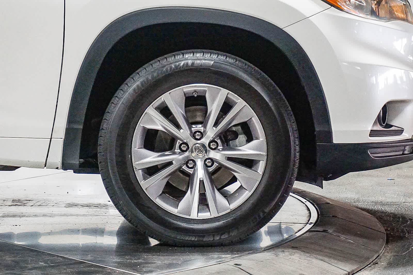 Thumbnail: 2015 Toyota Highlander - 6