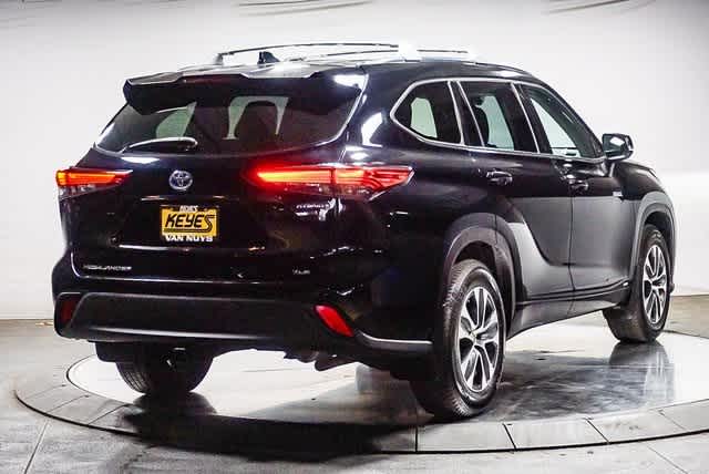 Thumbnail: 2021 Toyota Highlander - 4