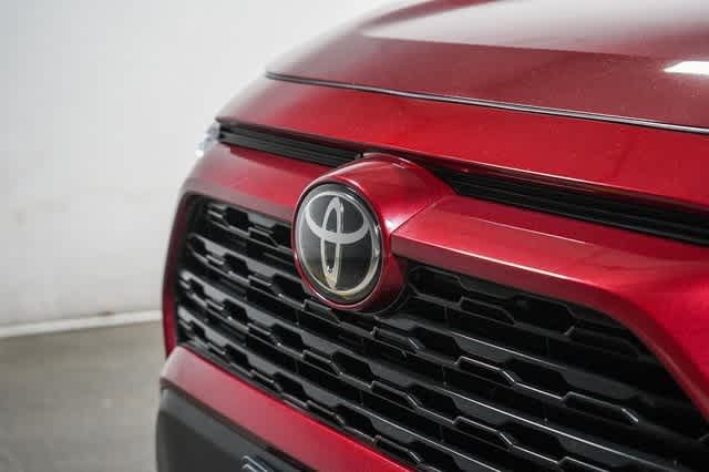 2022 Toyota RAV4 LE 8