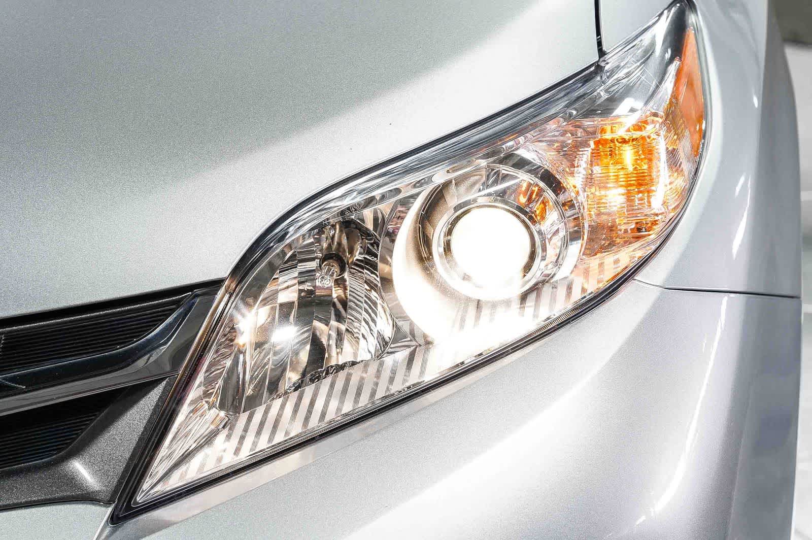 Thumbnail: 2020 Toyota Sienna - 7
