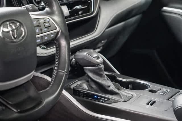 Thumbnail: 2022 Toyota Highlander - 25