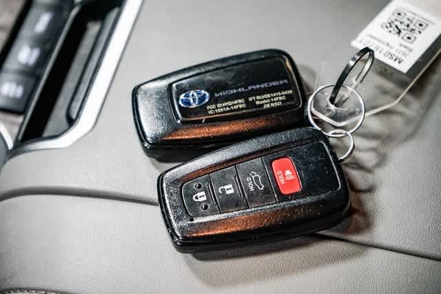 Thumbnail: 2021 Toyota Highlander - 29