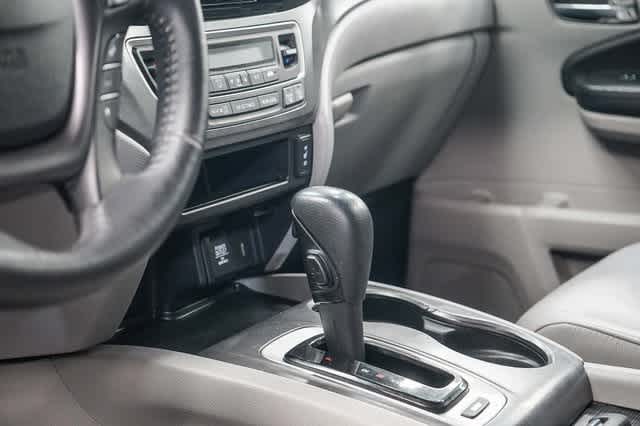 Thumbnail: 2017 Honda Pilot - 25