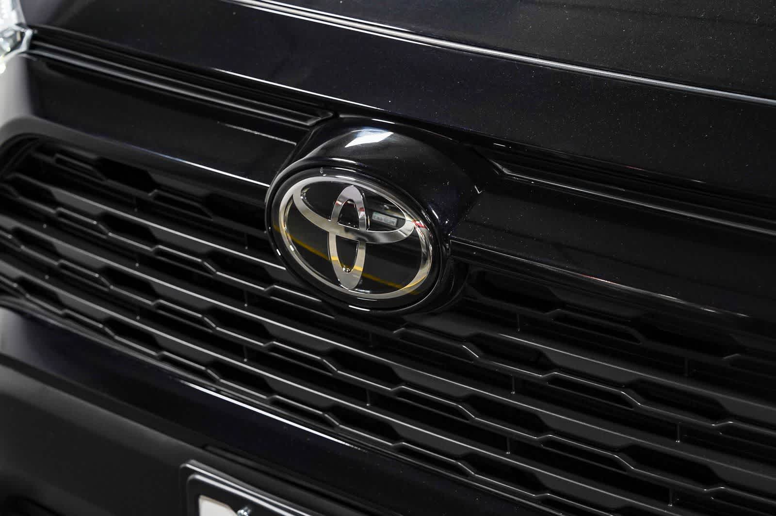 Thumbnail: 2025 Toyota RAV4 - 9