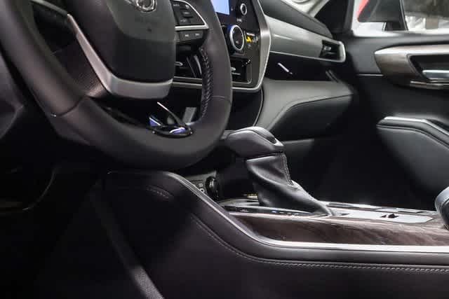 2023 Toyota Highlander Platinum 24