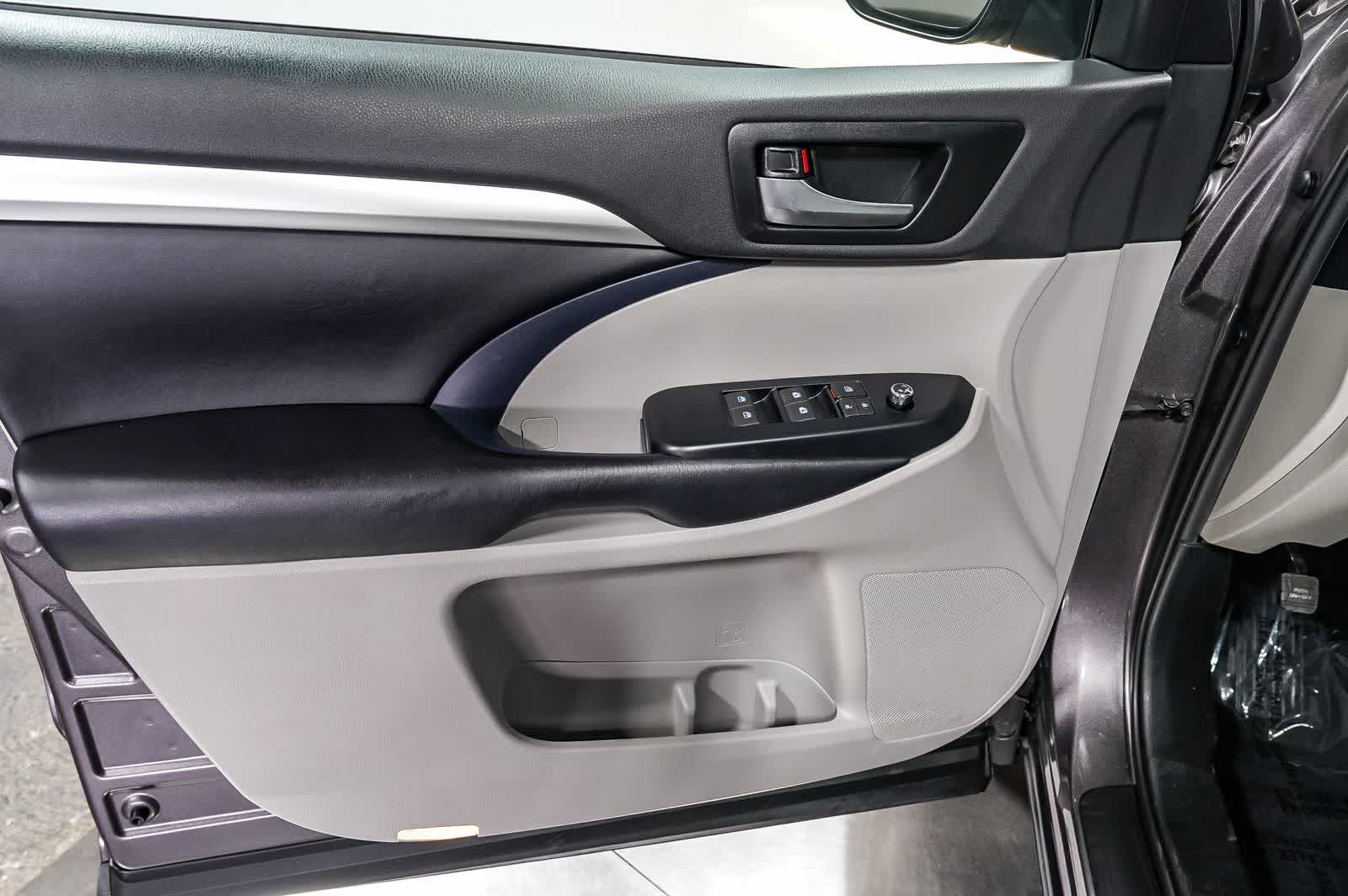 Thumbnail: 2019 Toyota Highlander - 22