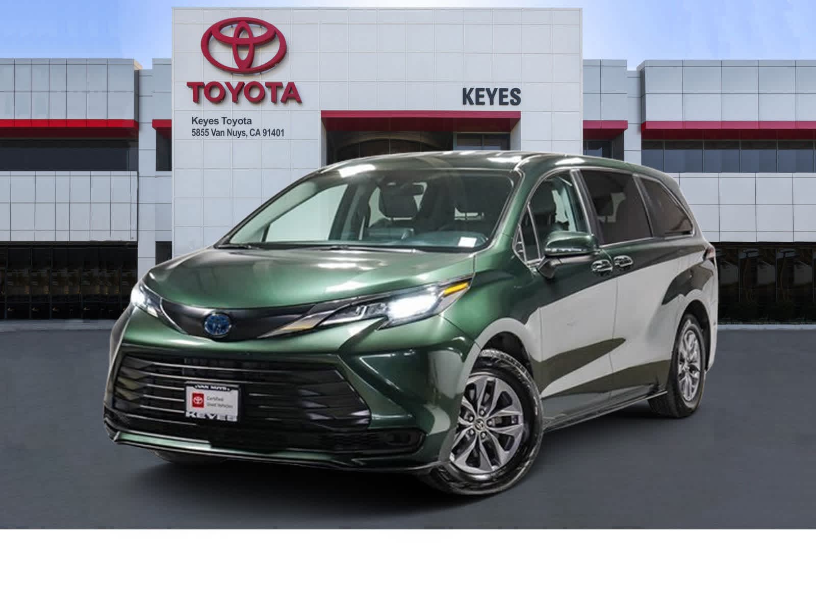 2024 Toyota Sienna LE Hero Image