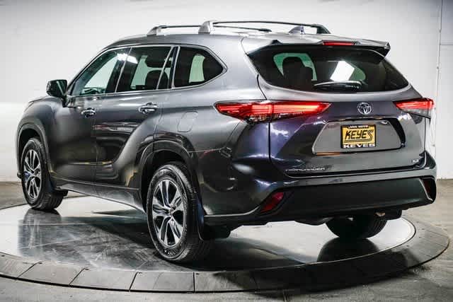 Thumbnail: 2022 Toyota Highlander - 3