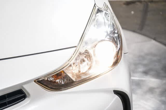 Thumbnail: 2017 Toyota Prius v - 7