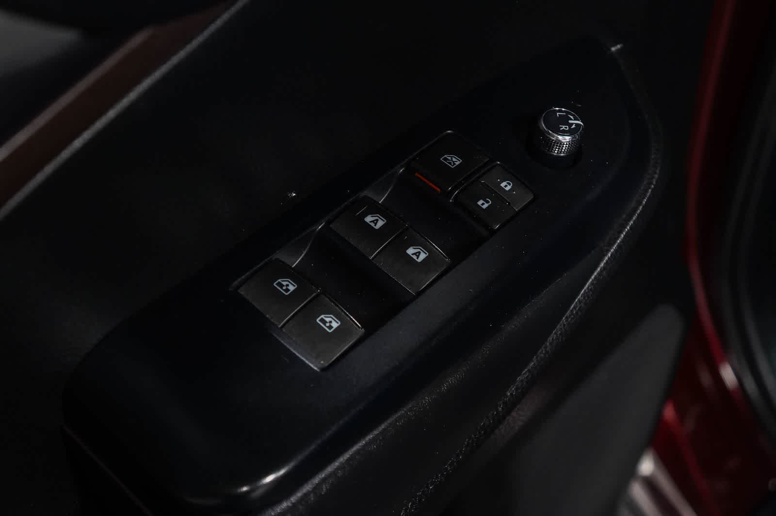Thumbnail: 2018 Toyota Highlander - 23