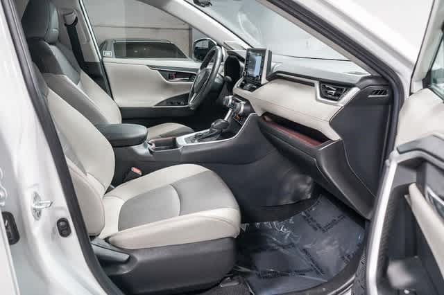 Thumbnail: 2021 Toyota RAV4 - 17