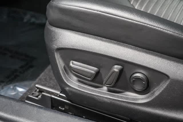 2022 Toyota Camry SE 23