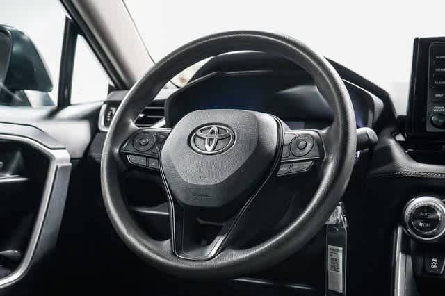 2019 Toyota RAV4 LE 16