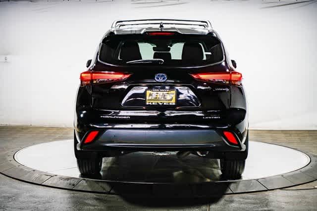 Thumbnail: 2021 Toyota Highlander - 3