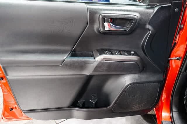 Thumbnail: 2018 Toyota Tacoma - 21