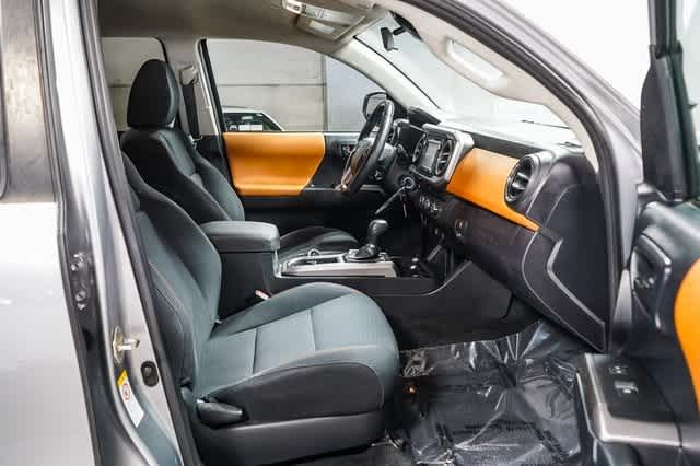 2019 Toyota Tacoma SR5 16