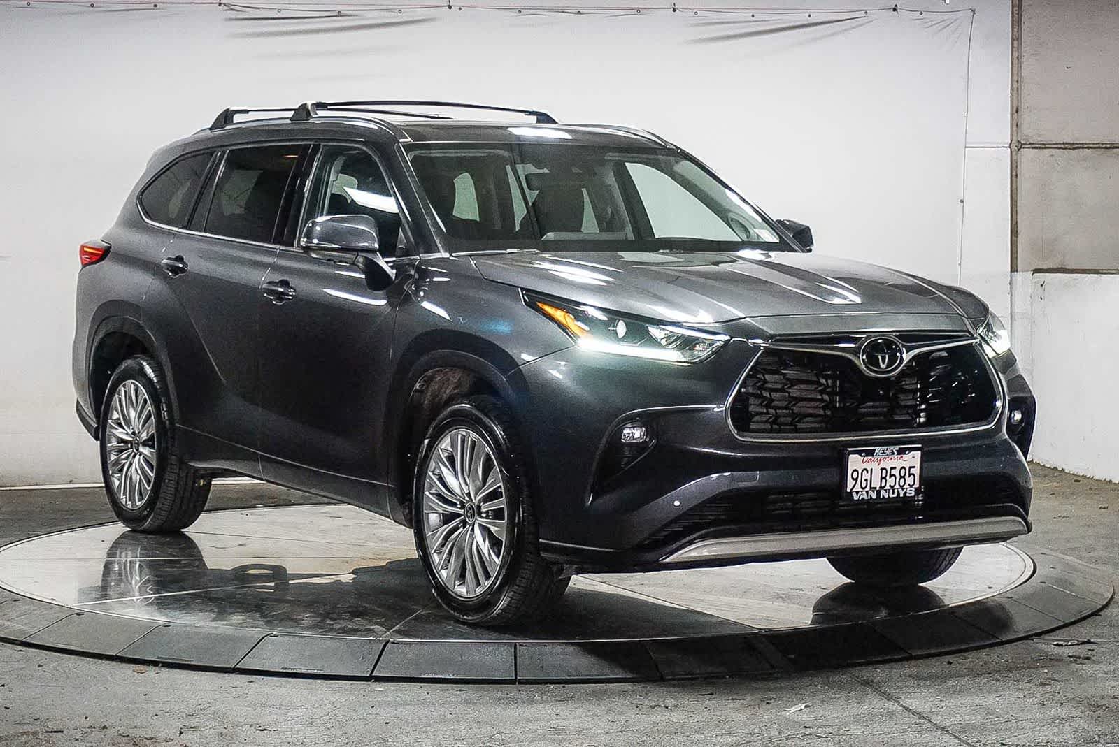 Thumbnail: 2023 Toyota Highlander - 4