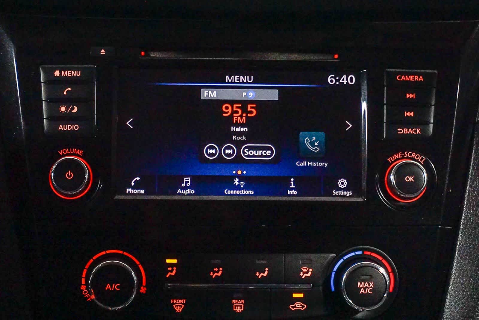 Thumbnail: 2020 Nissan Rogue Sport - 16