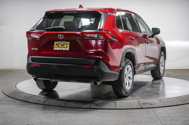 2022 Toyota RAV4 LE 4