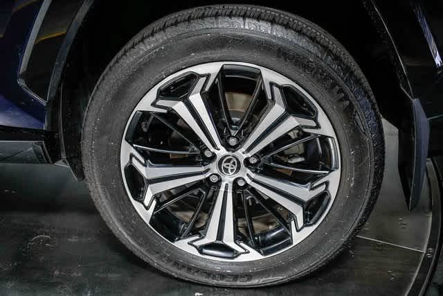 Thumbnail: 2021 Toyota RAV4 - 11