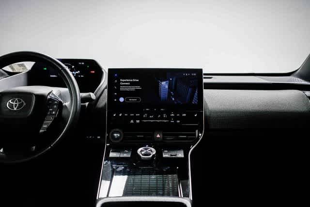 Thumbnail: 2025 Toyota bZ4X - 14