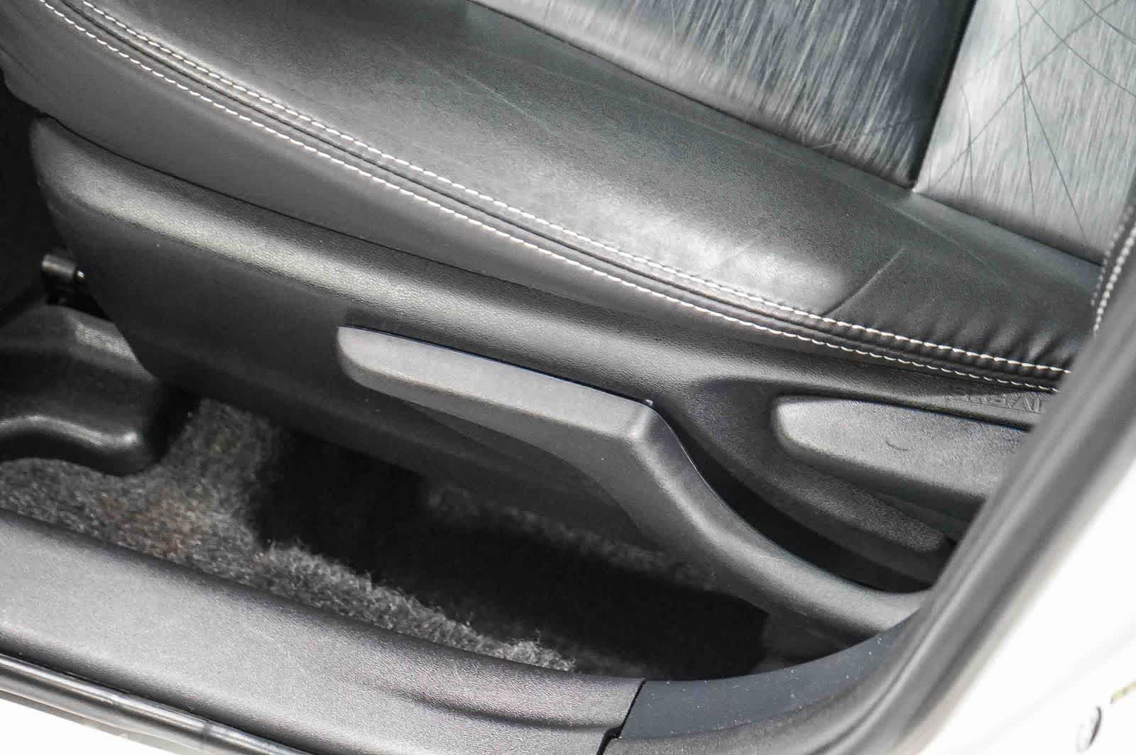 Thumbnail: 2016 Toyota Prius c - 23