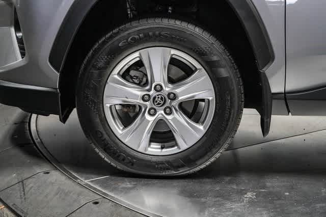 Thumbnail: 2021 Toyota RAV4 - 9