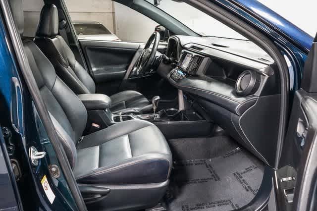 Thumbnail: 2018 Toyota RAV4 - 18