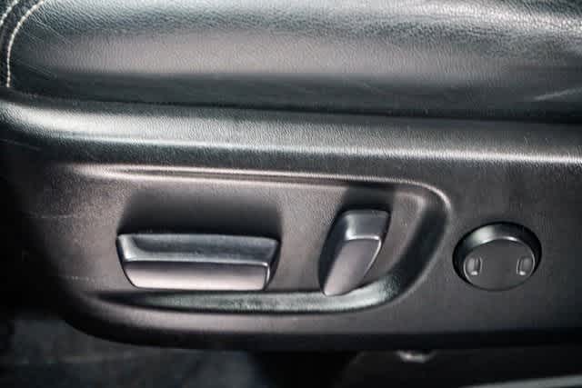 Thumbnail: 2015 Toyota Sienna - 21