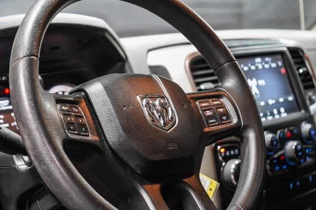 Thumbnail: 2020 RAM 1500 Classic - 16