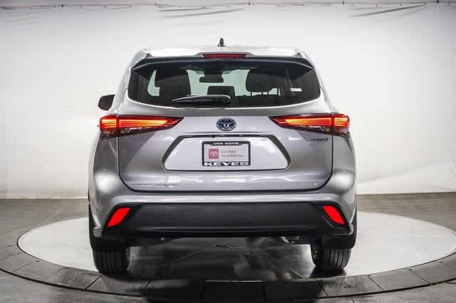 Thumbnail: 2022 Toyota Highlander - 3