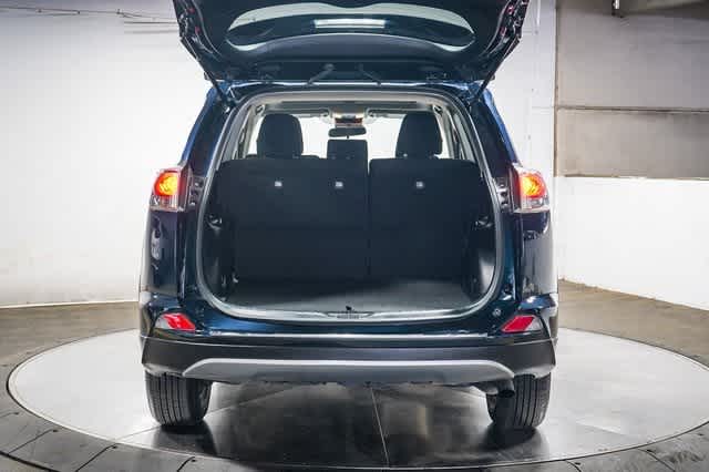 Thumbnail: 2018 Toyota RAV4 - 27