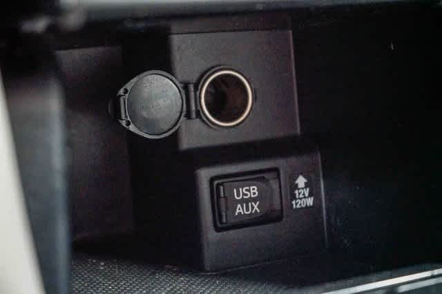 Thumbnail: 2013 Toyota Camry - 21