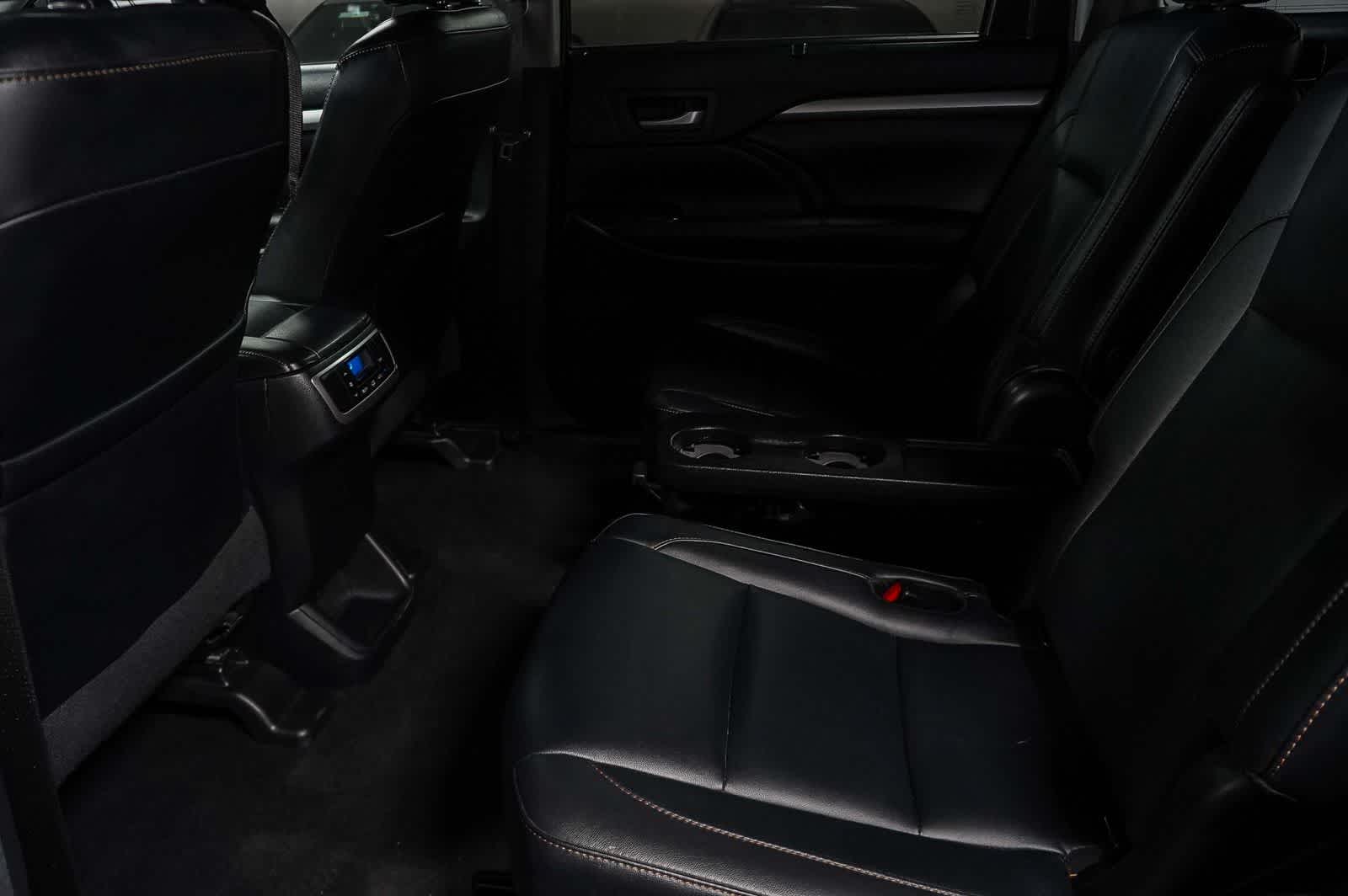 Thumbnail: 2018 Toyota Highlander - 21