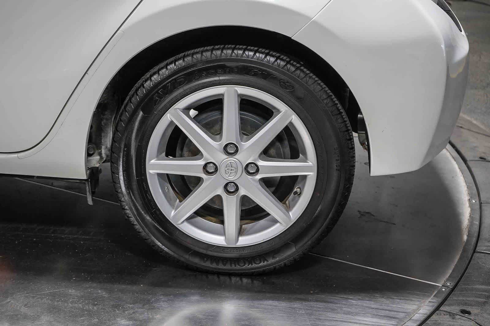 Thumbnail: 2016 Toyota Prius c - 10