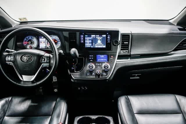 Thumbnail: 2015 Toyota Sienna - 12