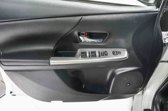 Thumbnail: 2017 Toyota Prius v - 22