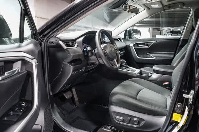 2021 Toyota RAV4 XLE 19